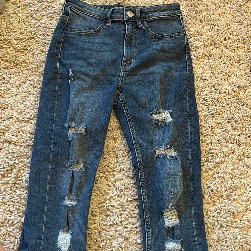 Divided Ripped Skinny Jeans